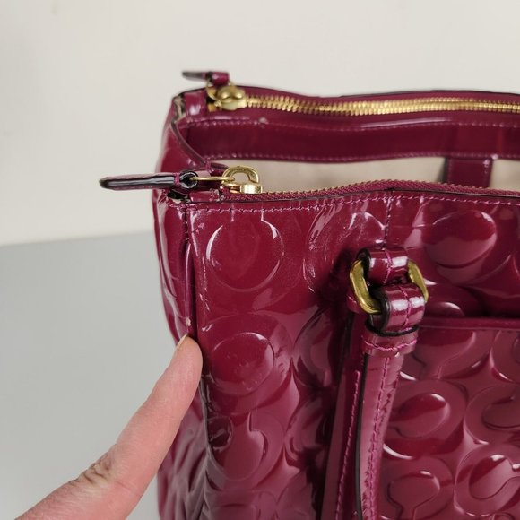 Coach Shoulder Bag Pink Patent Leather Peyton Op Art Embossed Jordan Carry All - Picture 7 of 16